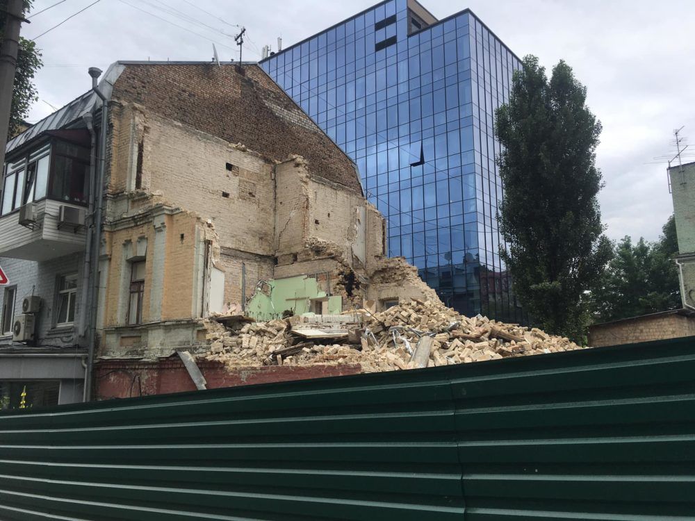 Забудовник у Києві продовжує нищити історичну будівлю на Подолі: до чого тут екс-УДАРівець 4