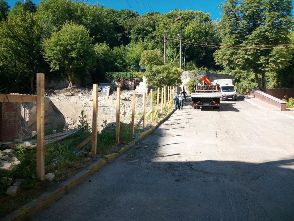 Забудовник у Києві продовжує нищити історичну будівлю на Подолі: до чого тут екс-УДАРівець 7