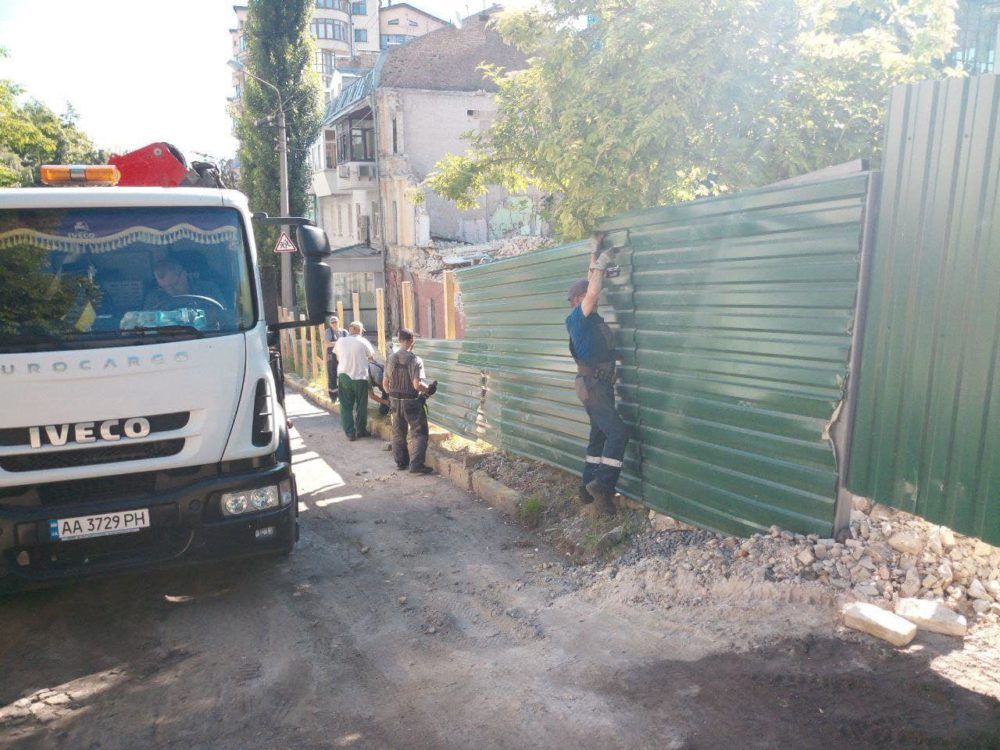 Забудовник у Києві продовжує нищити історичну будівлю на Подолі: до чого тут екс-УДАРівець 8