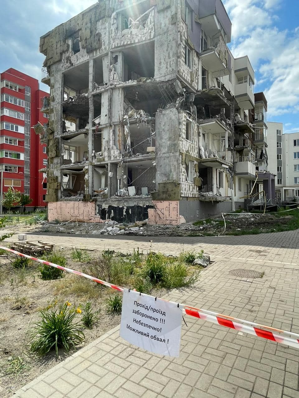 У Бучі руйнація житлового будинку загрожує мешканцям: влада почала демонтаж 1