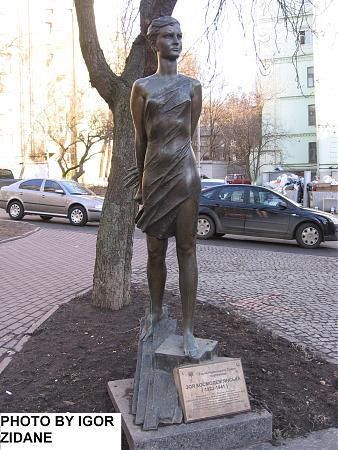 Не косити траву, прибрати МАФи, робота транспорту: про що кияни просили у Кличка за місяць 4