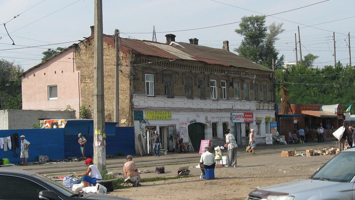 Депутат облради Київщини збудує на Оболоні новий офісний центр: проєкт рішення Київради