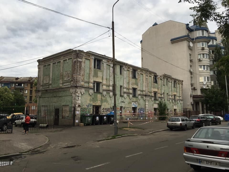 Під час війни: на Подолі у Києві зносять будівлю кінця ХІХ століття 1