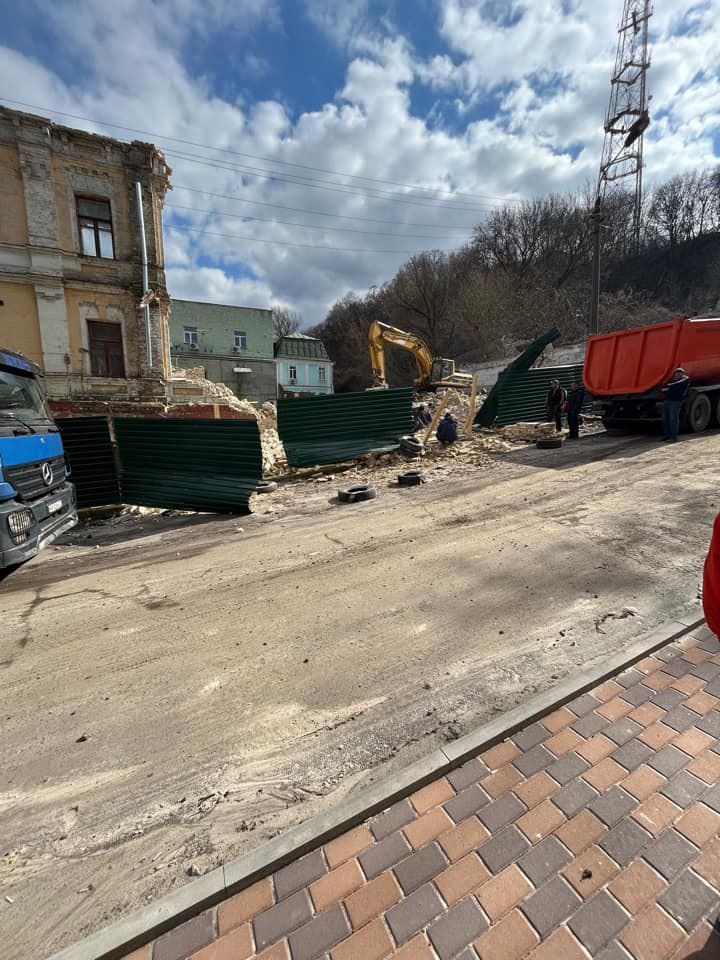 Під час війни: на Подолі у Києві зносять будівлю кінця ХІХ століття 5