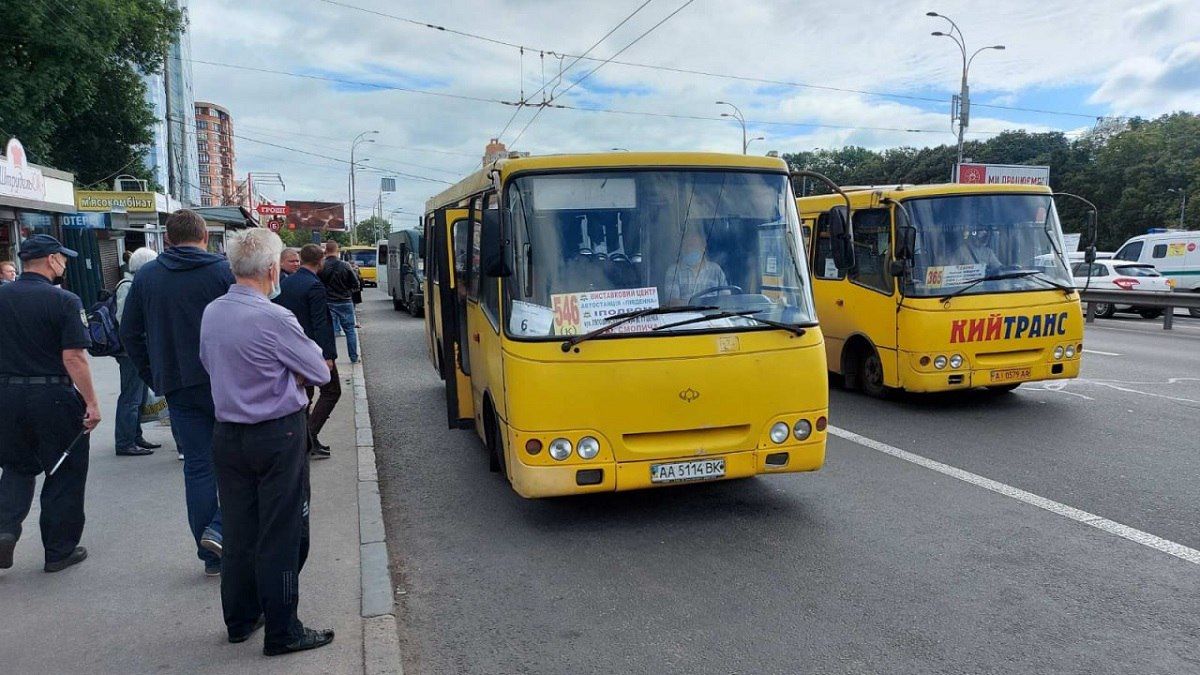 Громадський транспорт Києва будуть зупиняти на час тривог: відповідь на петицію