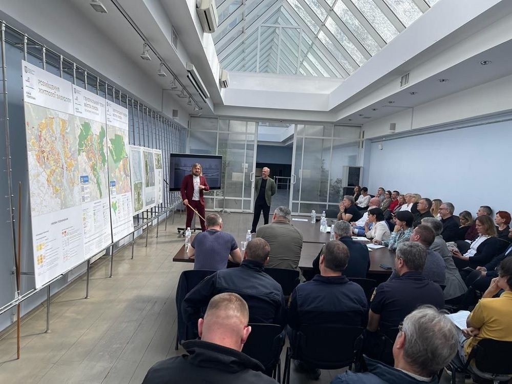 Паркінги-укриття під шкільними стадіонами у Києві: чому батьки проти 1