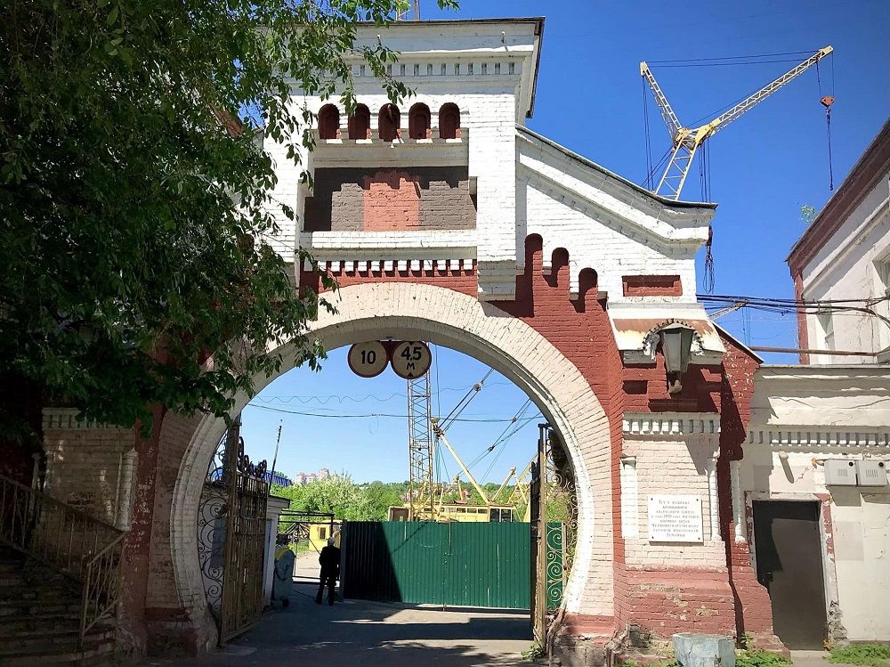 Заради нового ЖК у Києві фірма нардепа Дмитра Ісаєнка зруйнувала 120-річну споруду 3