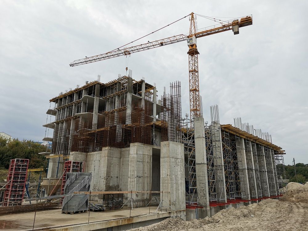 Заради нового ЖК у Києві фірма нардепа Дмитра Ісаєнка зруйнувала 120-річну споруду 4