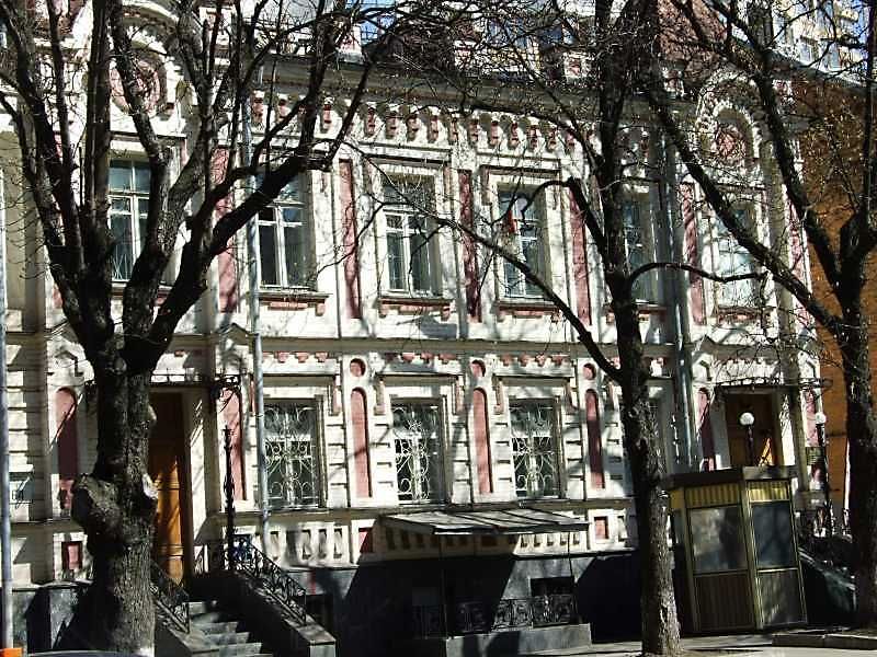 У центрі Києва виставили на продаж будівлю банку: скільки коштує 1