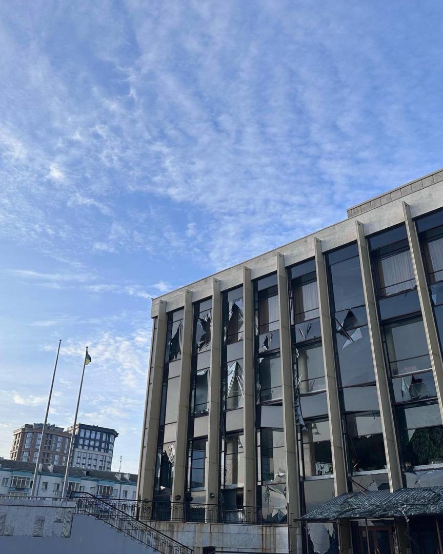 Палац "Україна" після російського обстрілу. ФОТО: Кирило Тимошенко, заступник голови Офісу Президента