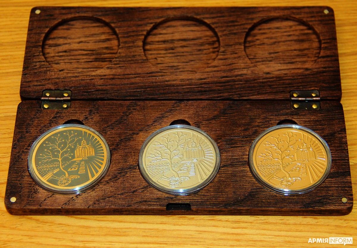 Влада Бучі на Київщині витратить 300 тисяч на сувенірні монети: для чого вони потрібні 2