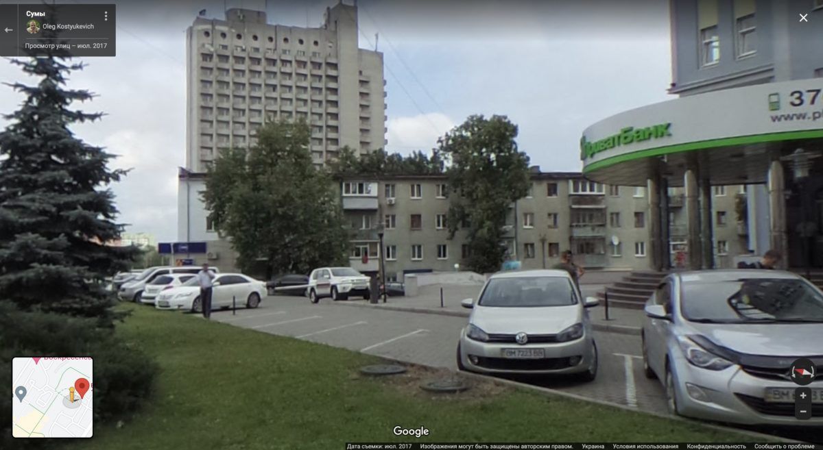 Приміщення Соціалістичної партії у Сумах знаходиться у чотириповерховій будівлі (між Приватбанком та багатоповерхівкою)