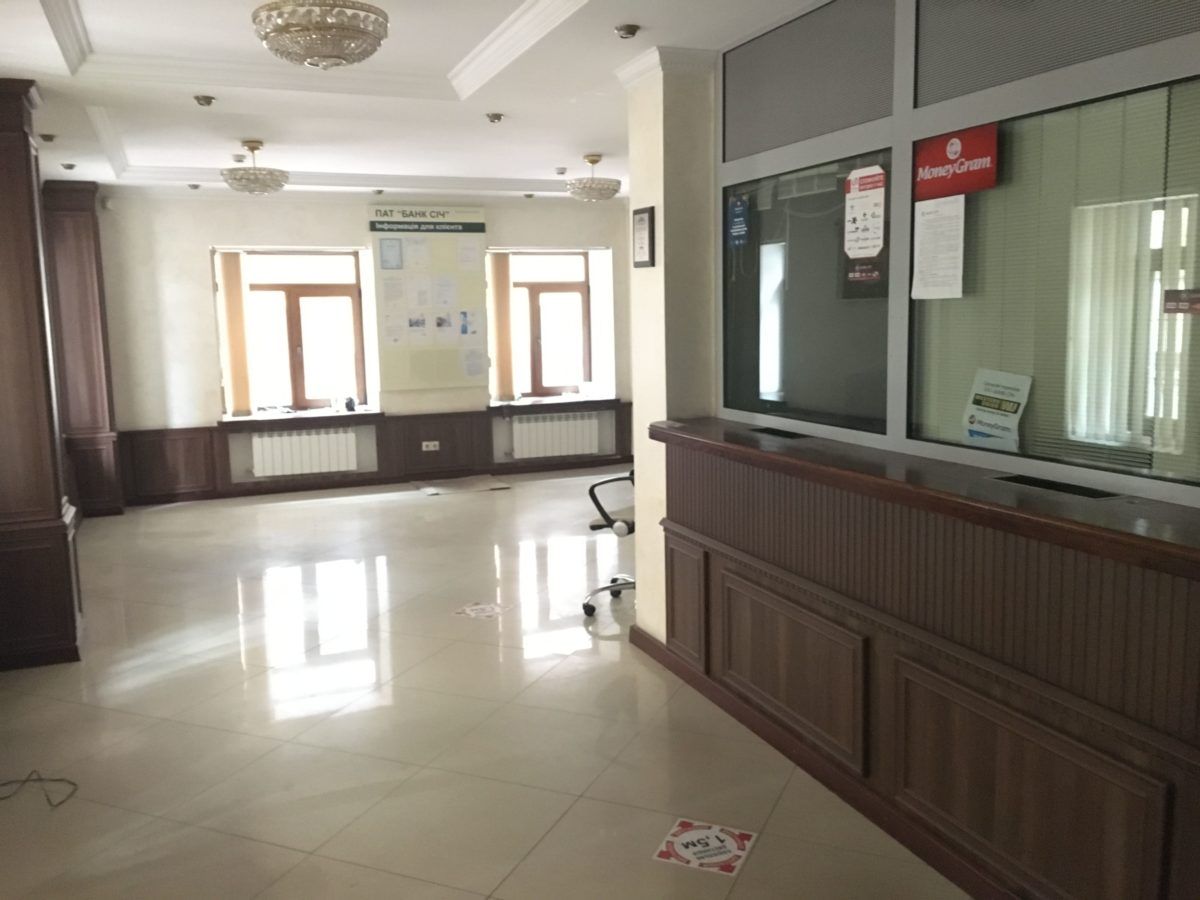 У центрі Києва виставили на продаж відділення банку: скільки коштує 1