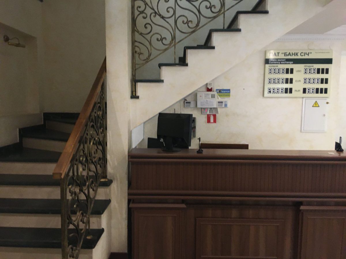 У центрі Києва виставили на продаж відділення банку: скільки коштує 2