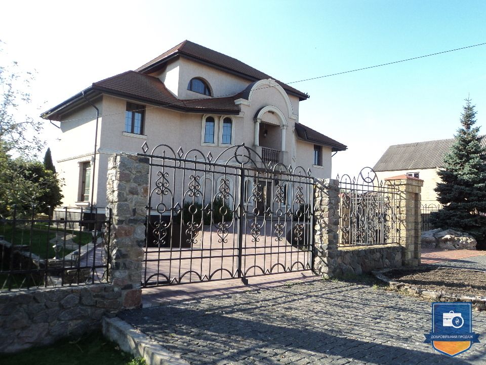 Які квартири і будинки продаються зараз на аукціонах під Києвом 1