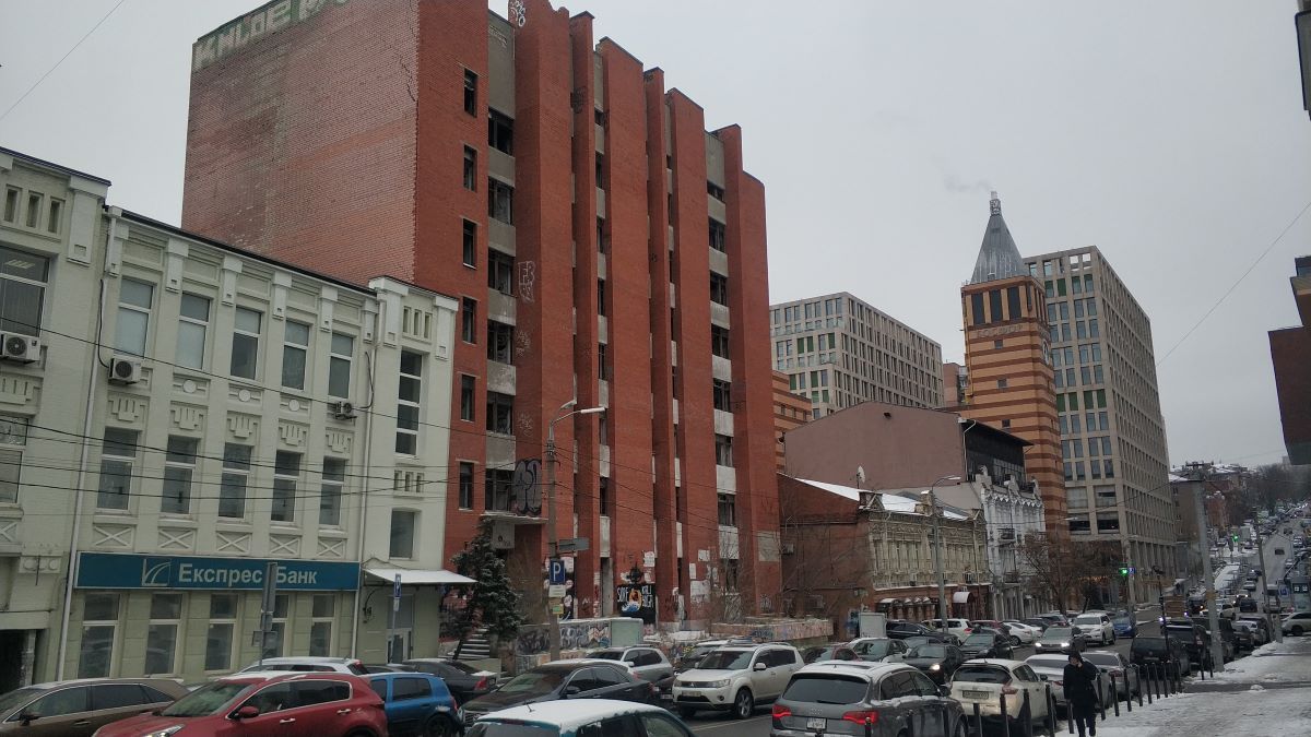 У центрі Дніпра виставили на продаж 7-поверхову будівлю: скільки коштує та чим відома 1