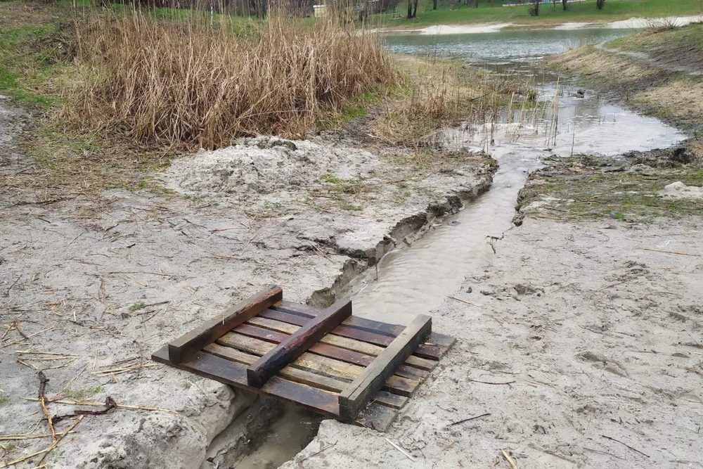 Фото обмілілого озера Синє, зроблене Олександром Чайковським