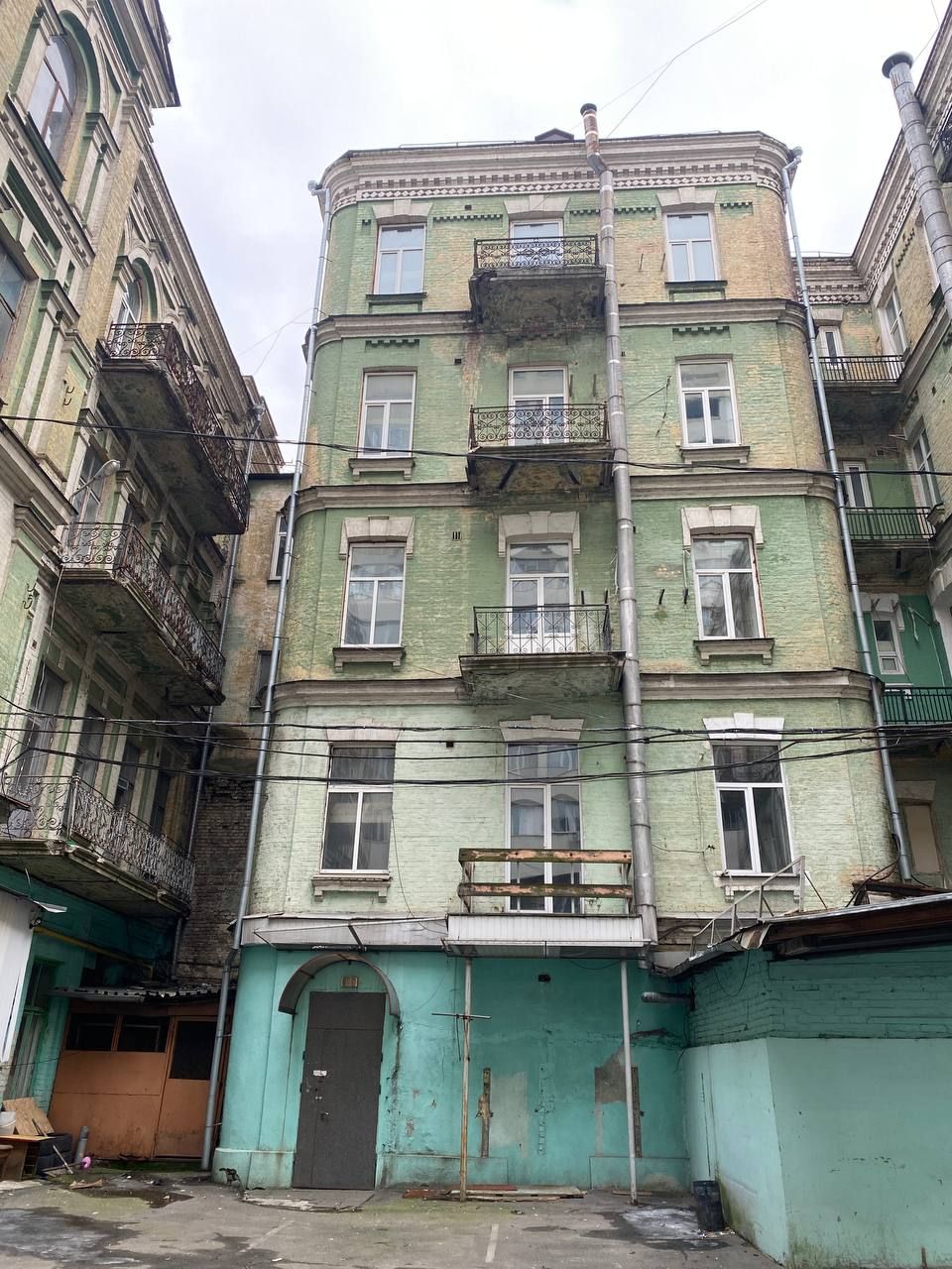 У Києві готель «Ермітаж» придбав партнер екс-депутата Київради Гусовського: скільки заплатить 4