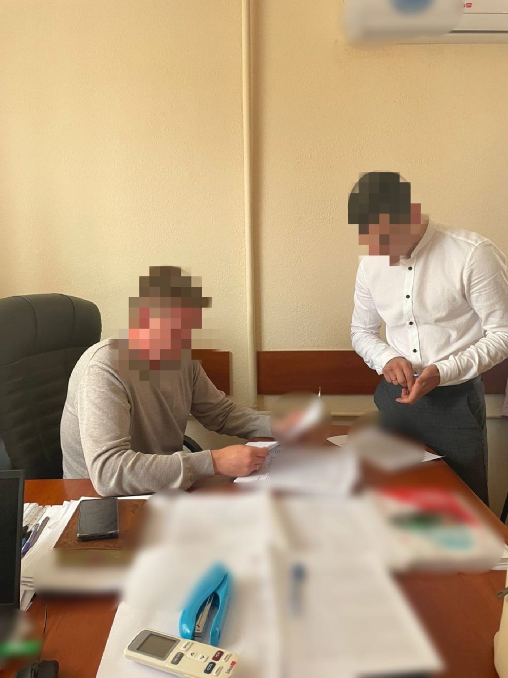 Слідчий та підозрюваний