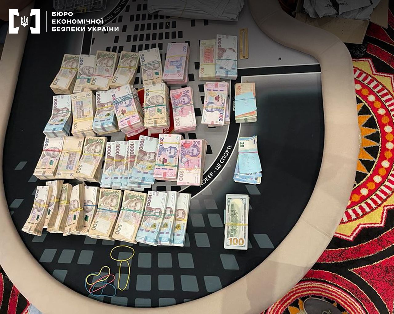 Вилучені детективами БЕБ гроші у незаконних покерних клубах