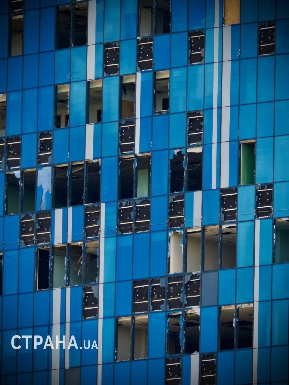Вибиті панелі бізнес-центру 101 Tower зараз. Фото: Страна.ЮА