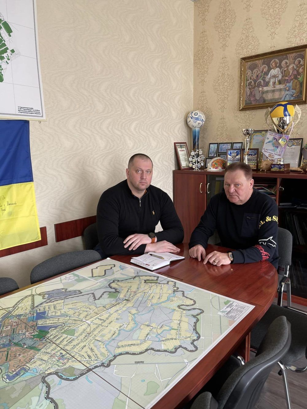 Депутат Дніпропетровської облради Олексій Борисенко та мер Тернівки Віталій Тарелкін (праворуч)