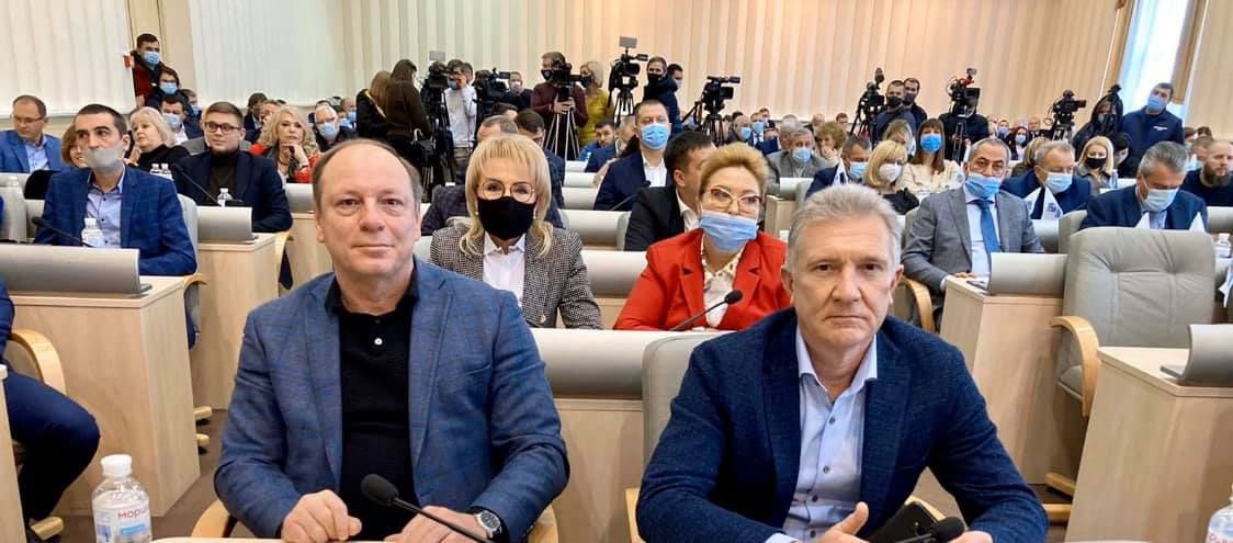 Депутати Дніпропетровської обласної ради Ігор Македонський (ліворуч) та Артур Мартовицький (праворуч)