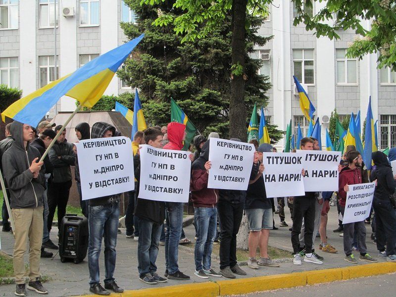 Мітинг після подій 9 травня під стінами будівлі обласної поліції