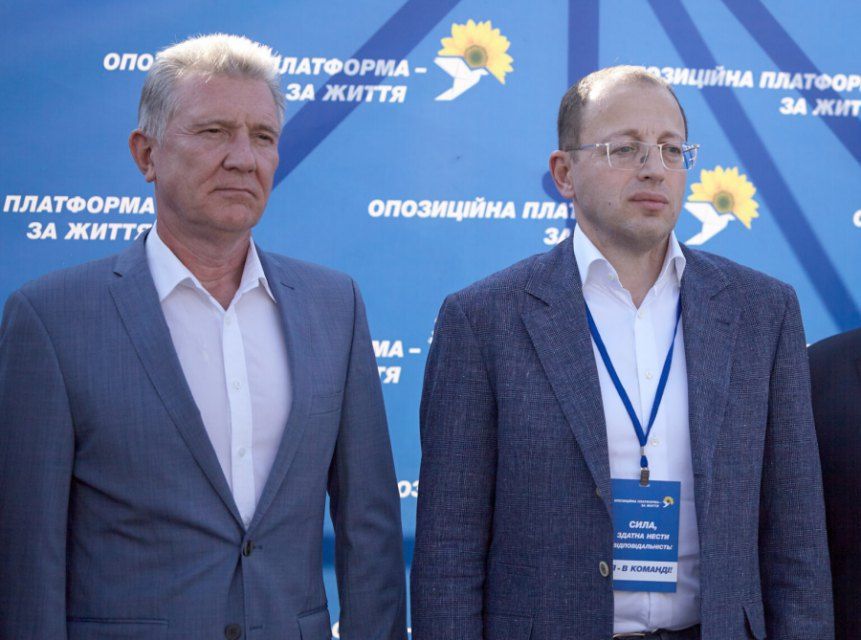 Депутати Дніпропетровської обласної ради від ОПЗЖ Артур Мартовицький (ліворуч) та Геннадій Гуфман (праворуч)