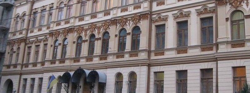 Кто заплатит за цирк и театр