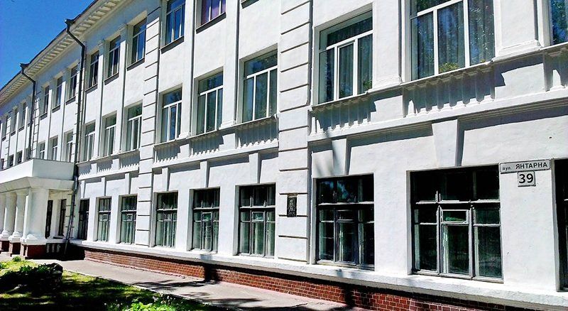 В школах Днепра до сих пор используют выгребные ямы 7