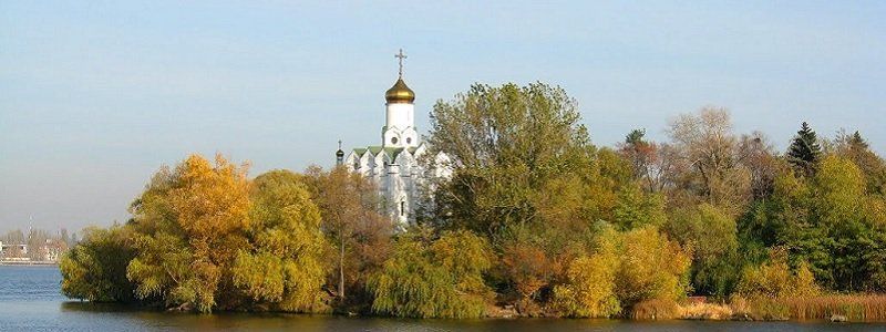 Церковь на Монастырском острове вне закона?