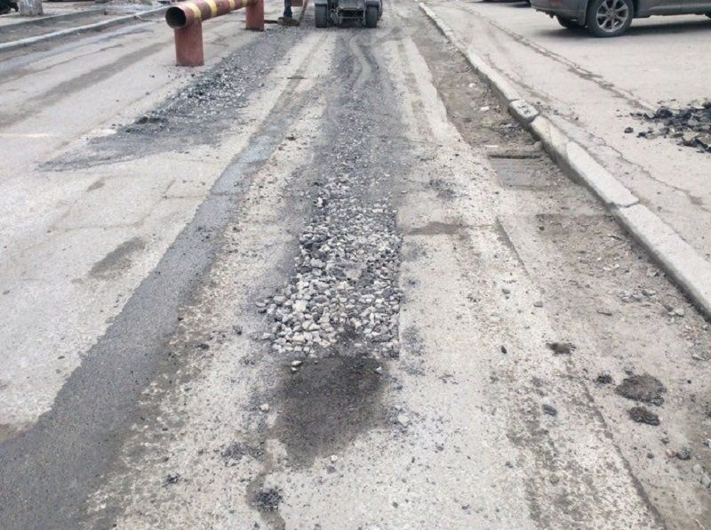 Після обшуку в міськраді Черкас екс-депутат почав ремонт вулиці 2