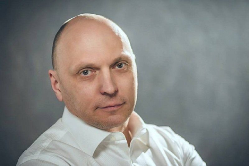 Після обшуку в міськраді Черкас екс-депутат почав ремонт вулиці 3