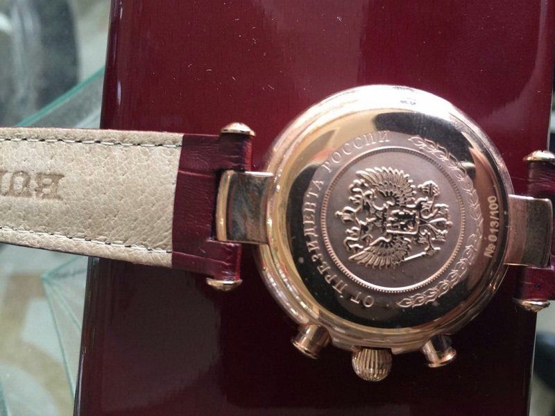 Золотой умывальник вместо зарплаты сотрудникам 3