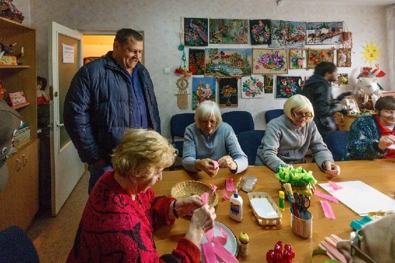 Борис Филатов передал терцентру социального обслуживания в Днепре автомобиль 2