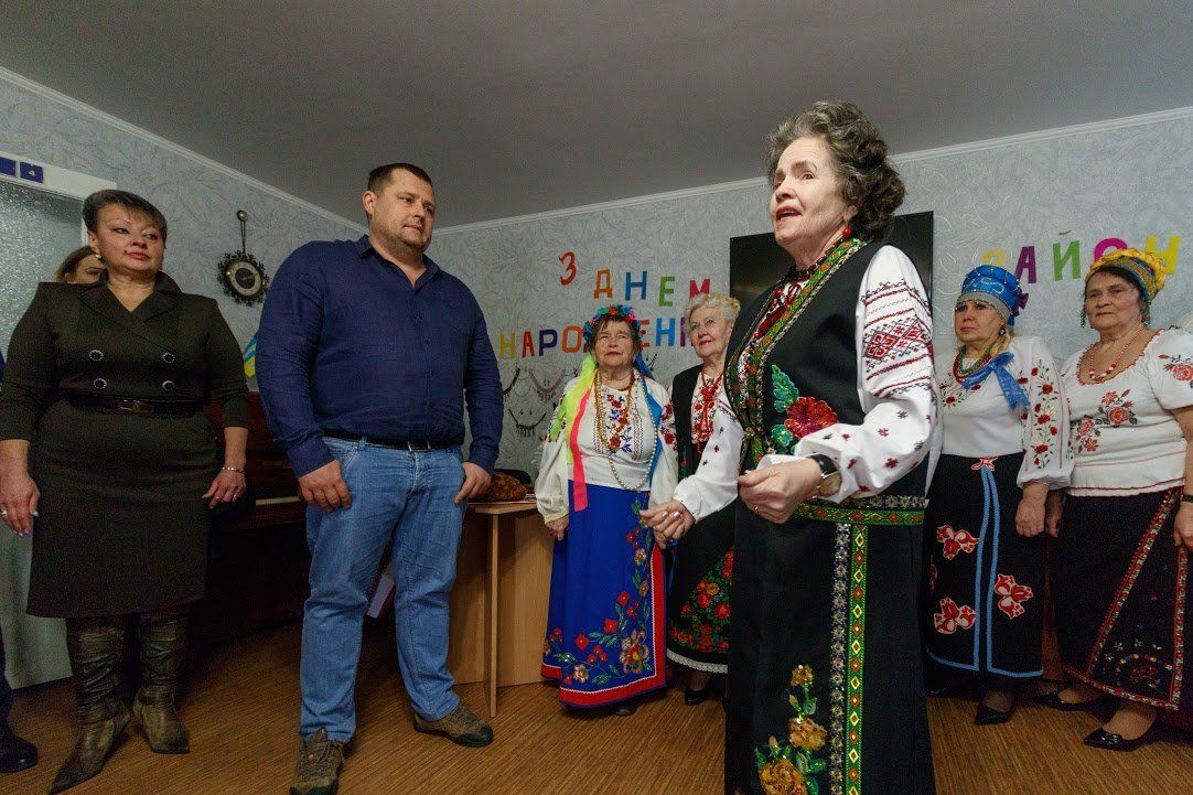 Борис Филатов передал терцентру социального обслуживания в Днепре автомобиль 3