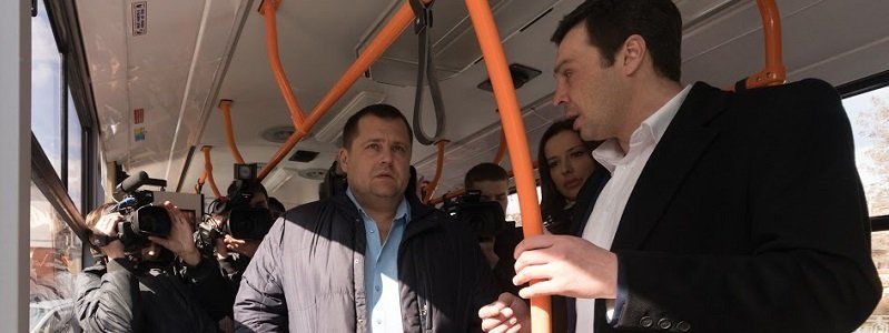 Борис Філатов випробував сплату за проїзд у трамваях через QR-код