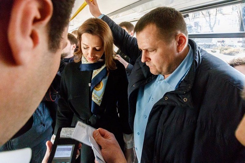 Борис Філатов випробував сплату за проїзд у трамваях через QR-код 1
