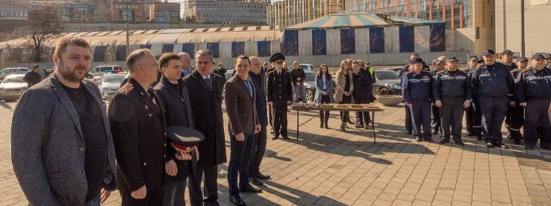 Михайло Лисенко передав дніпровським рятувальникам понад 200 сучасних комплектів захисного одягу