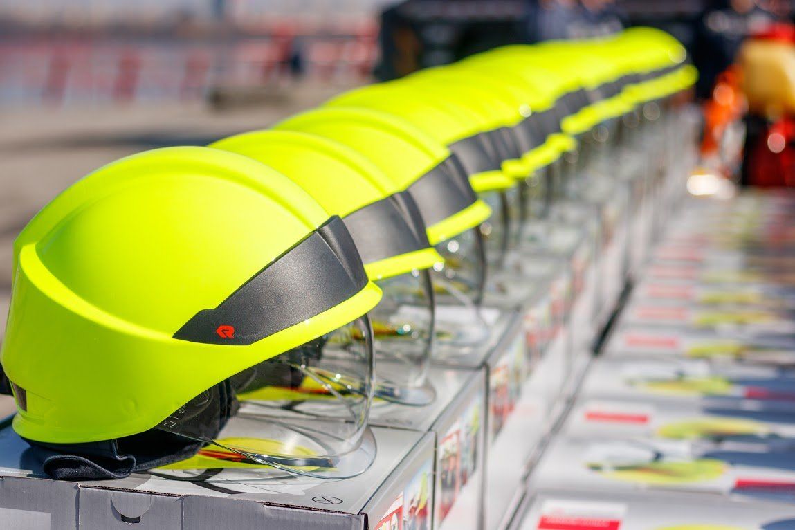 Михайло Лисенко передав дніпровським рятувальникам понад 200 сучасних комплектів захисного одягу 2