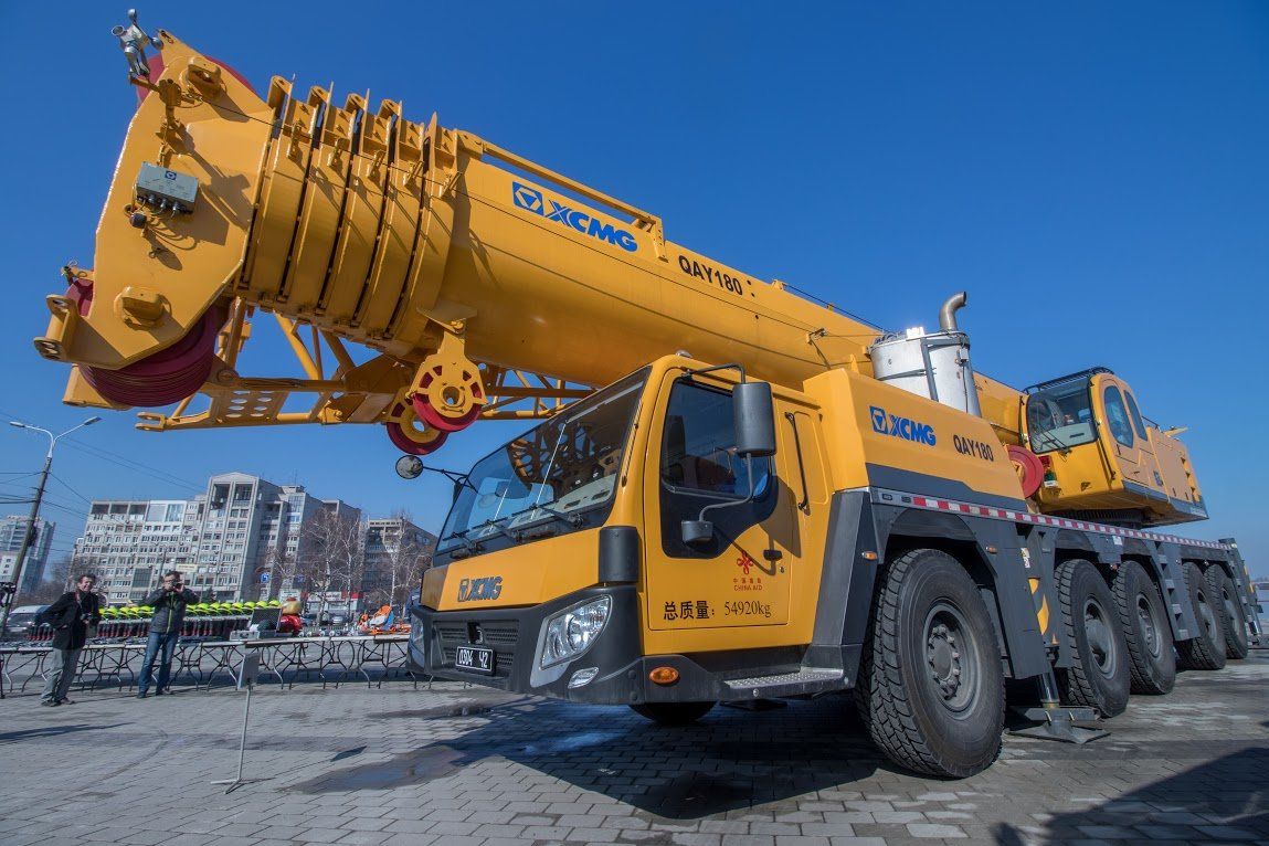 Михайло Лисенко передав дніпровським рятувальникам понад 200 сучасних комплектів захисного одягу 3