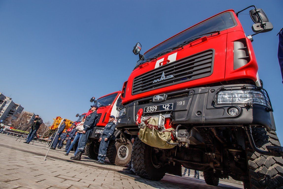 Михайло Лисенко передав дніпровським рятувальникам понад 200 сучасних комплектів захисного одягу 4