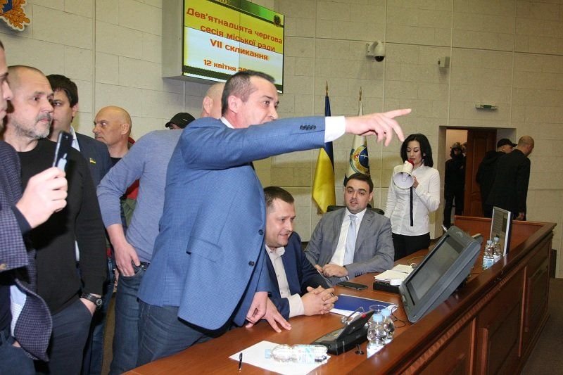 Что происходит на сессии горсовета Днепра 4