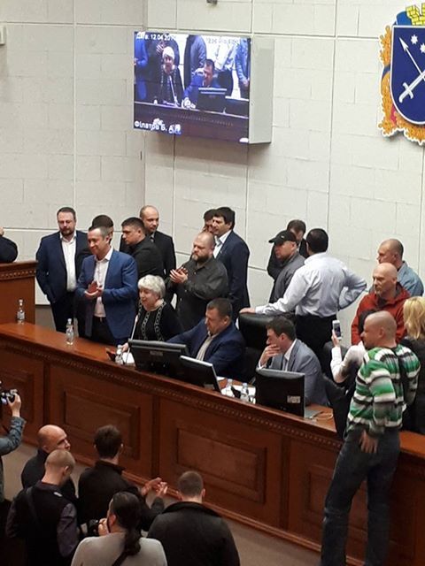 Что происходит на сессии горсовета Днепра 9