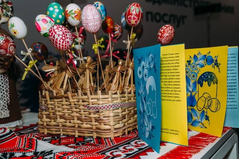 У Центрі надання адміністративних послуг «Лівобережний» відкрилася виставка писанок 1