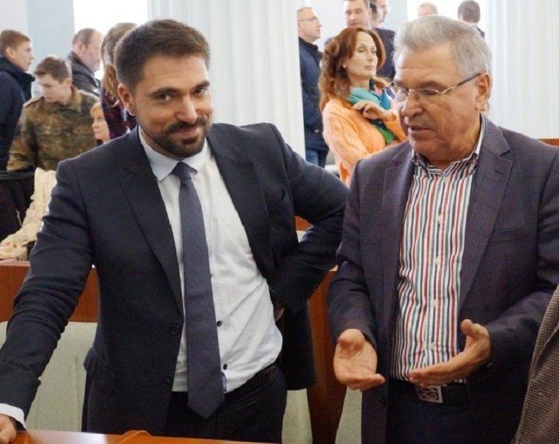 Депутати Черкаської облради засвітили мільйонами 4