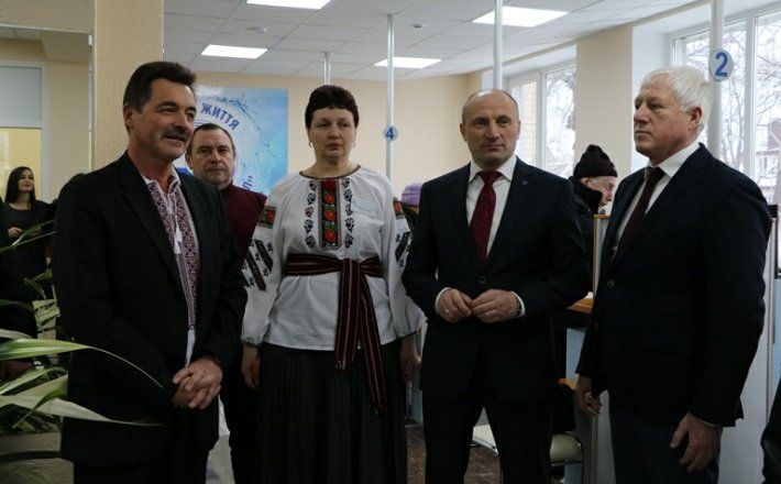 Овчаренко - ліворуч