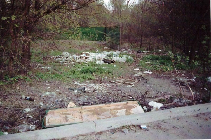 Парк 40-летия освобождения Днепра от фашистов заливает фекалиями 3