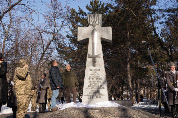 Памятники в Днепре: законные и незаконные 8